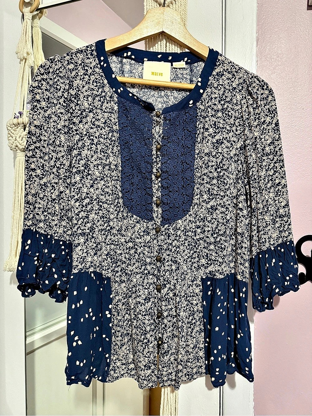 Maeve - Floral Boho Style Blouse in Blue & White
US: 4
UK: 9
EU: 36
Fits s-m